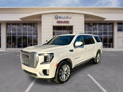 Used 2022 GMC Yukon XL Denali image 1