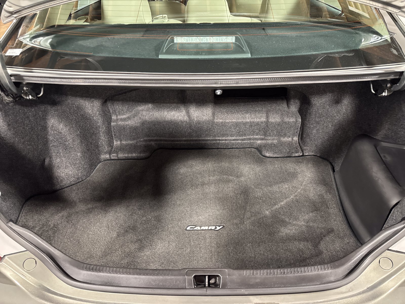 Used 2014 Toyota Camry XLE w/ Leather Package FWD image 22
