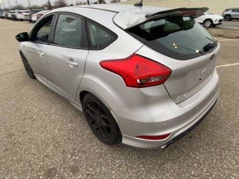 Used 2015 Ford Focus SE w/ SE Sport Package FWD image 9