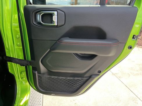 Used 2025 Jeep Wrangler Unlimited Rubicon image 23