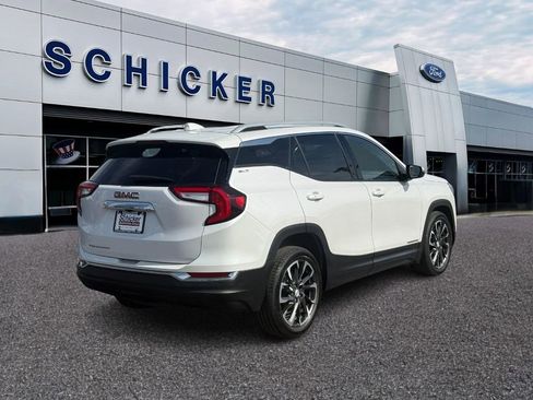 Used 2022 GMC Terrain SLT w/ Infotainment Package II image 2