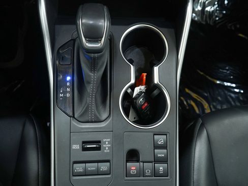 Used 2024 Toyota Highlander XLE image 29