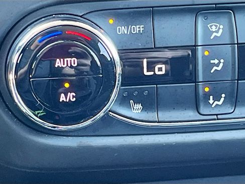 Used 2021 Chevrolet TrailBlazer LT w/ Convenience Package AWD/4WD image 19