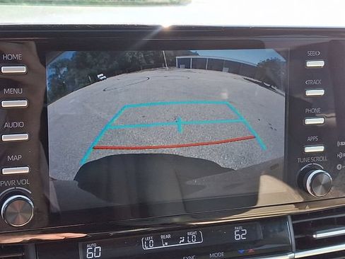 Used 2021 Toyota Sienna XLE FWD image 21