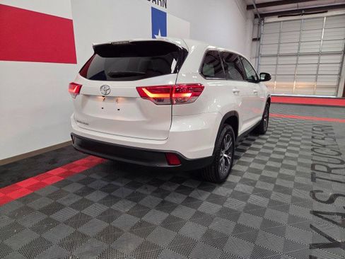 Used 2019 Toyota Highlander LE image 21