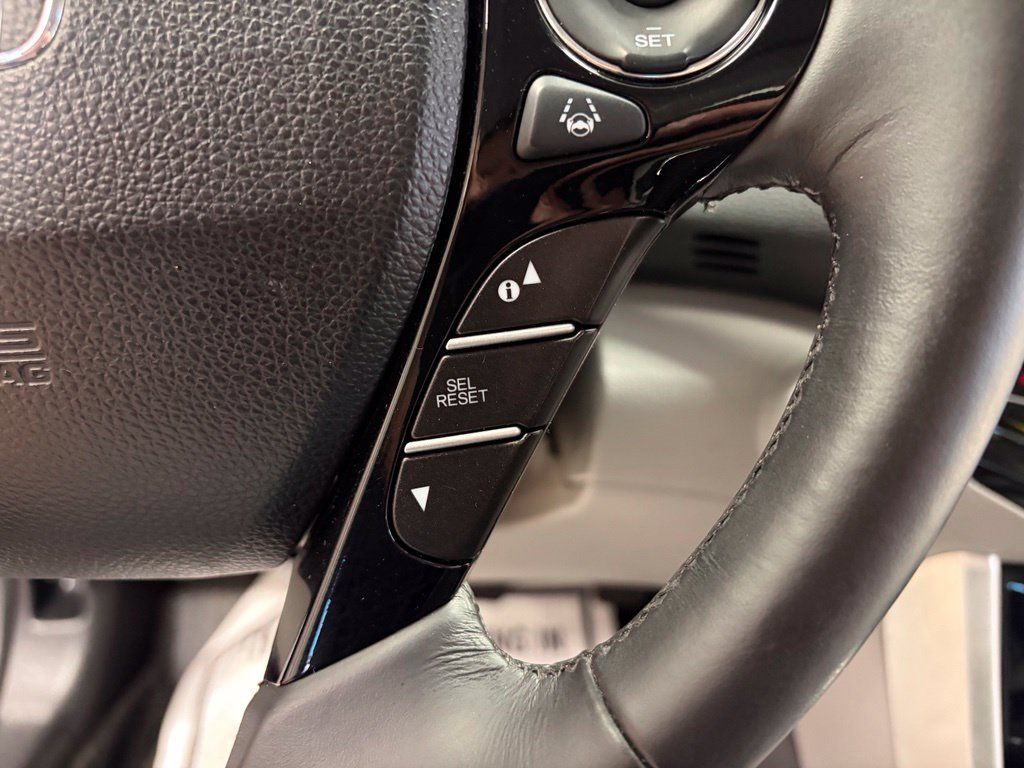 Used 2017 Honda Accord Touring image 16