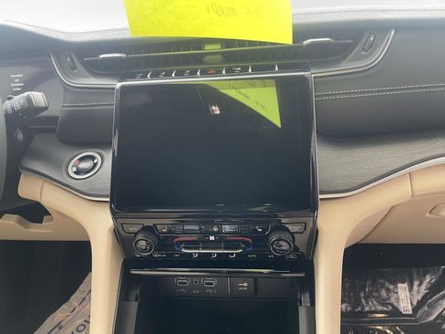 New 2025 Jeep Grand Cherokee L Limited image 10