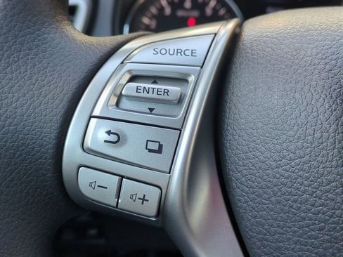 Used 2016 Nissan Rogue SV w/ SV Premium Package image 15