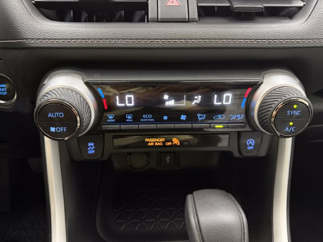 Used 2022 Toyota RAV4 XLE w/ Convenience Package FWD image 18