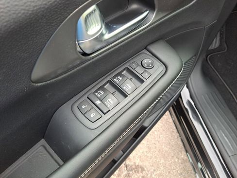 New 2026 Chrysler Pacifica Select FWD image 16