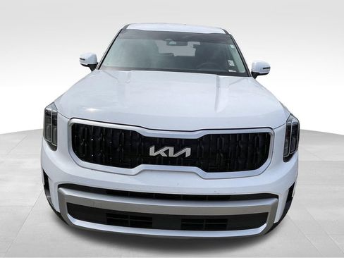 Certified 2024 Kia Telluride LX image 8