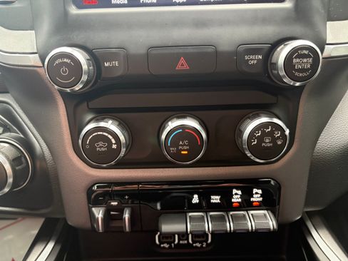 Certified 2020 RAM 2500 Big Horn w/ Night Edition AWD/4WD image 23