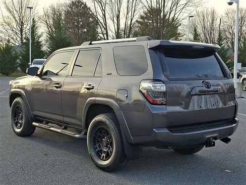 Certified 2022 Toyota 4Runner SR5 Premium image 6