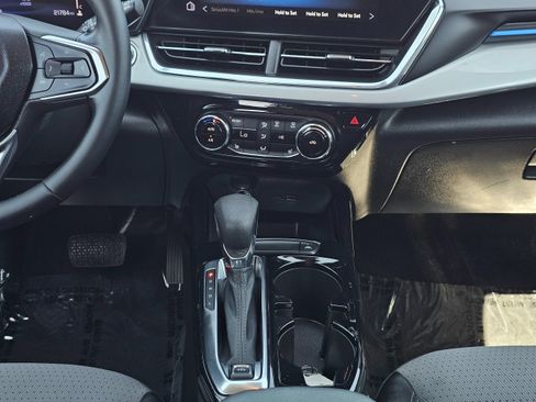 Used 2025 Chevrolet Trax LT w/ Driver Confidence Package FWD image 27