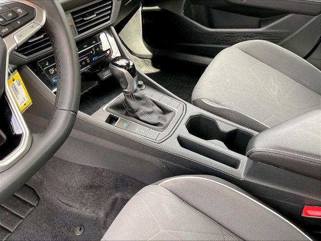 Certified 2025 Volkswagen Jetta Sport FWD image 18