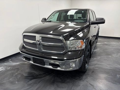 Used 2018 RAM 1500 SLT image 3