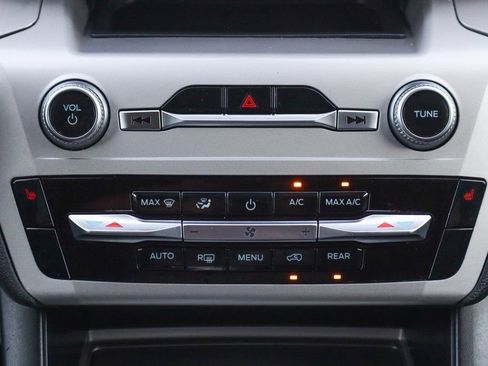 Used 2022 Ford Explorer XLT image 30