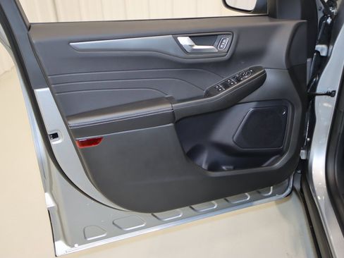 Certified 2024 Ford Escape SE image 11