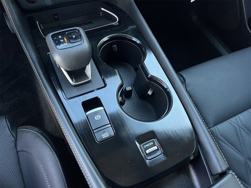 Certified 2025 Nissan Rogue Platinum w/ Tech Package image 17