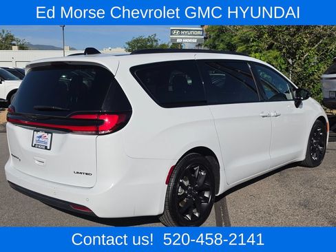 Used 2025 Chrysler Pacifica Limited FWD image 5