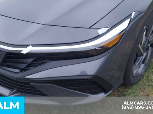 Used 2025 Hyundai Elantra Sport FWD image 10