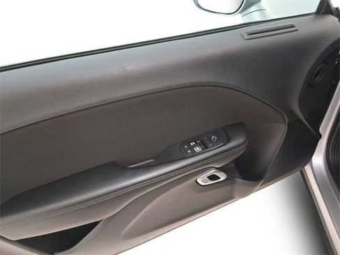 Used 2016 Dodge Challenger SXT w/ Driver Convenience Group image 13