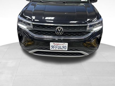 Used 2023 Volkswagen Taos SE w/ Panoramic Sunroof Package AWD/4WD image 2