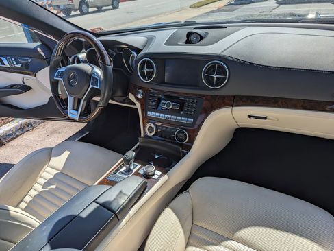 Used 2014 Mercedes-Benz SL 550 image 10