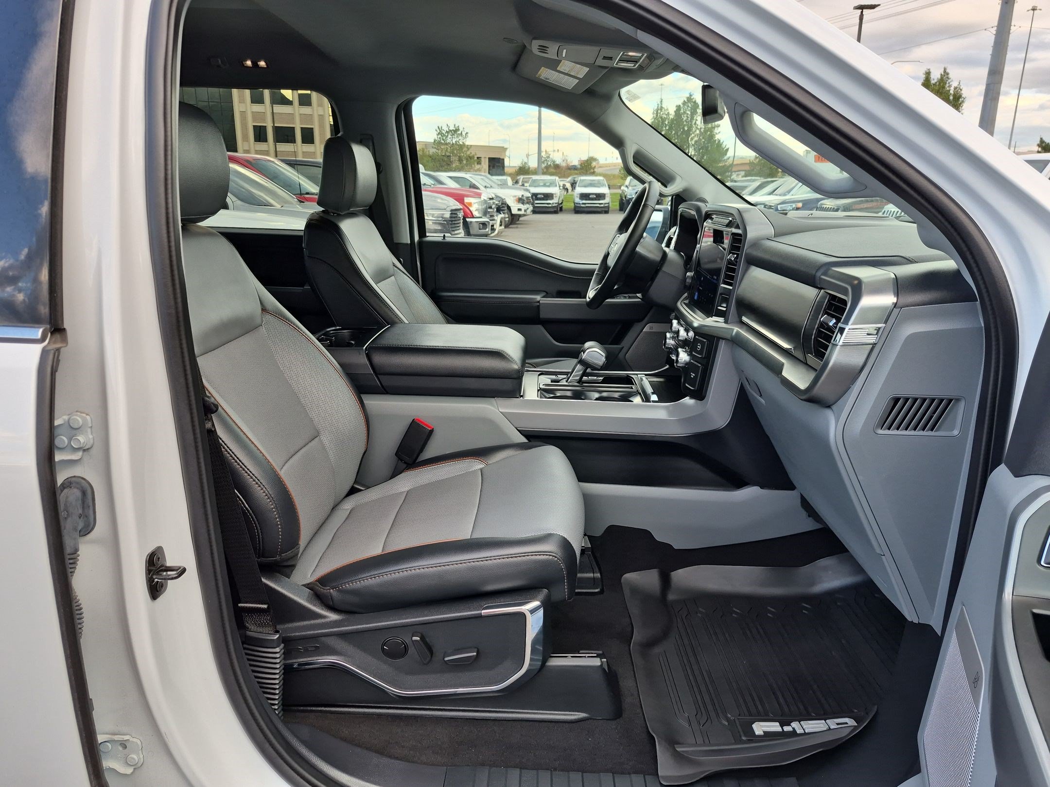 Used 2024 Ford F150 Lariat w/ Tow/Haul Package AWD/4WD image 34