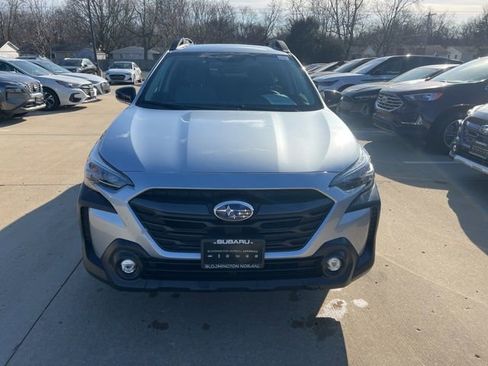 Used 2025 Subaru Outback Premium image 2