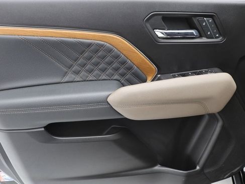 Used 2023 GMC Canyon Denali image 20