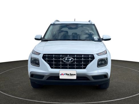 New 2025 Hyundai Venue SEL image 9