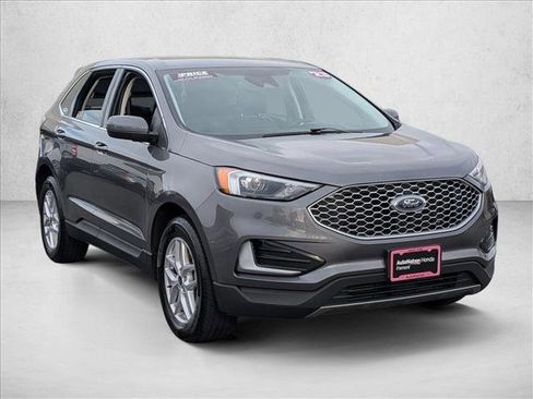 Used 2023 Ford Edge SEL image 3