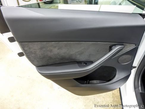 Used 2023 Tesla Model Y Long Range AWD/4WD image 23