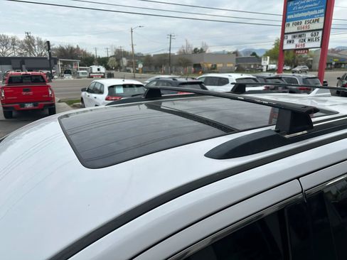 Used 2016 Jeep Grand Cherokee Overland w/ Advanced Technology Group AWD/4WD image 7