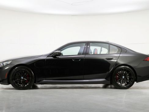 Used 2025 BMW M5 w/ Carbon Package image 10
