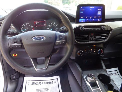 Used 2022 Ford Escape SE FWD image 11