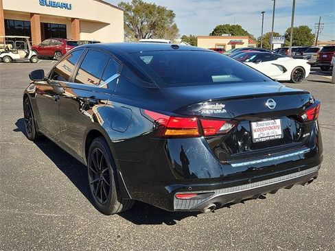 Used 2020 Nissan Altima 2.5 SR w/ Premium Package image 3