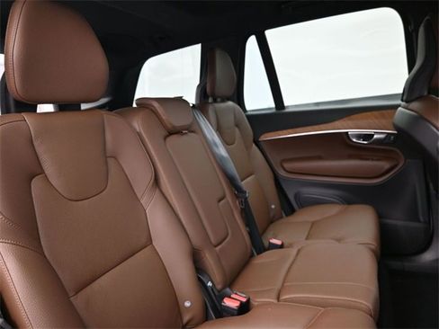 Used 2024 Volvo XC90 B6 Plus w/ Protection Package Premier image 33