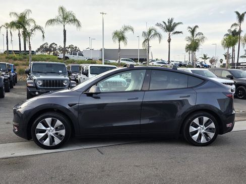 Used 2024 Tesla Model Y Long Range image 2