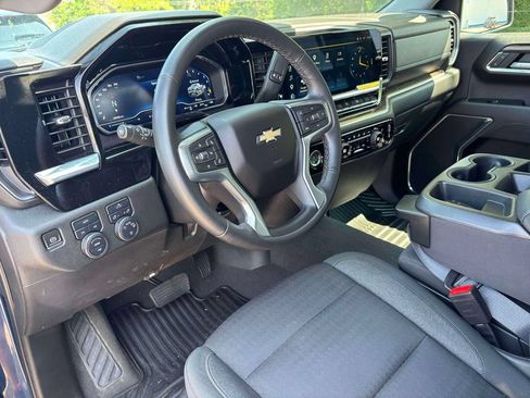 Used 2023 Chevrolet Silverado 1500 LT AWD/4WD image 6