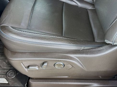 Used 2021 GMC Yukon Denali w/ Denali Premium Package image 18