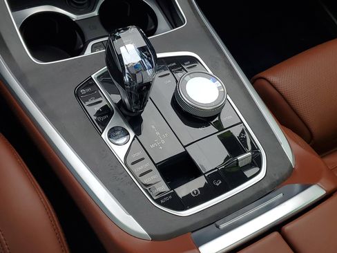 Used 2022 BMW X7 M50i image 20