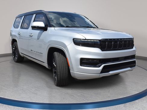 Used 2022 Jeep Grand Wagoneer Series II AWD/4WD image 4