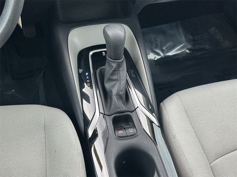 Used 2022 Toyota Corolla LE image 20