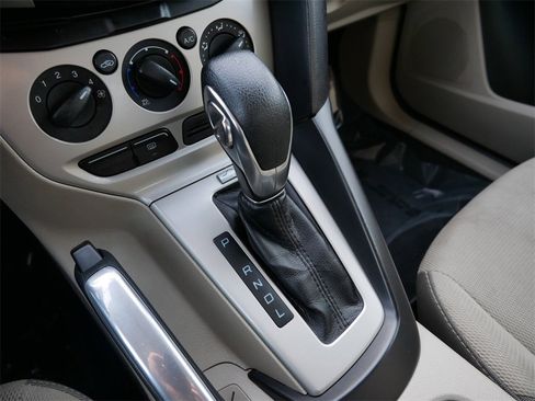 Used 2013 Ford Focus SE w/ SE Winter Pkg image 22