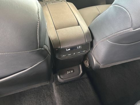 Used 2025 Toyota Highlander XSE AWD/4WD image 25