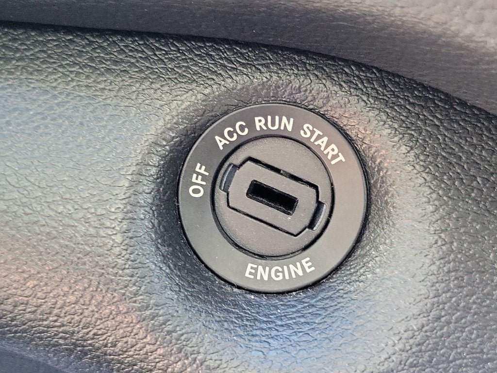 Used 2020 Jeep Cherokee Latitude FWD image 28