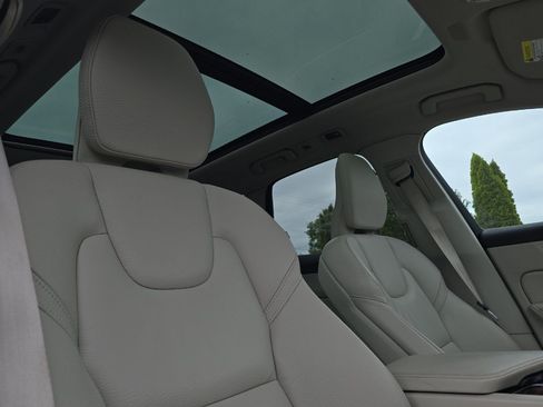 Used 2021 Volvo XC60 T8 Inscription Expression AWD/4WD image 18