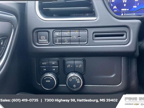 Used 2024 Chevrolet Tahoe Premier AWD/4WD image 23